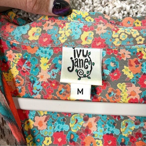 Ivy Jane Top Women’s Medium Floral and Aztec Patterned Pocket Wrap Blouse - Picture 6 of 9